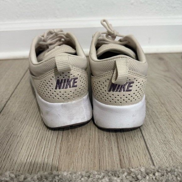 Nike Thea - Picture 4 of 6